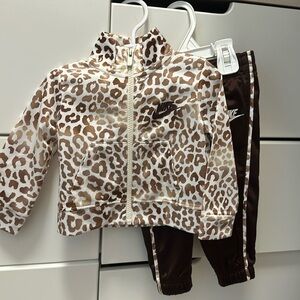Nike infant size 12 months tracksuit